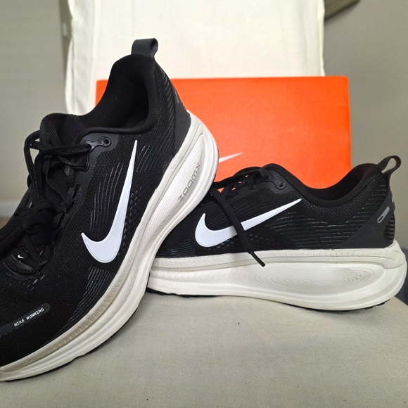 Nike Vomero 18 Road Shoe Women's 10 - Picture 3 of 7